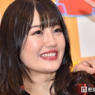 “可愛すぎる新喜劇女優”小寺真理、ミニスカポリス姿で美脚披露「スタイル抜群」「逮捕されたい」と反響