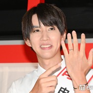 はじめしゃちょー、テレビ前でバスケ観戦する7ヶ月娘の姿公開「成長してる」「おもちゃ片手に一生懸命で愛おしい」