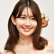 小嶋陽菜、膝上丈のノースリワンピで美脚スラリ「上品でゴージャス」「憧れの脚線美」と反響