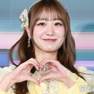 ＝LOVEメンバー、ミニスカセーラー風衣装に反響「透明感すごい」「スタイル抜群」