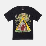 A24公認 ヒグチユウコ ホラーコレクション 『ミッドサマー』オリジナルTシャツ（バニラホワイト・ブラック）価格：9,900円（税込）