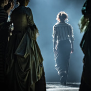 NTLive　『人間嫌い』 Photo © Marc Brenner