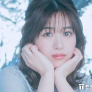 元AKB48メンバー、ノースリ×シャツのレイヤードで美肩チラリ「ラインが綺麗」「透明感レベチ」と反響