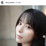 Netflix「ダウンタイム」クリニック受付役女優、撮影オフショット公開「美人すぎる」「目の保養」と反響