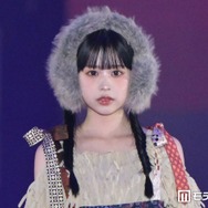 「GTO」カジサック長女・梶原叶渚、ネクタイパッチワークのミニドレス着こなす ボリューム感あるイヤーマフで小顔際立つ【ガルアワ2026A/W】