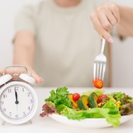ベジファーストより効果的!? 身近な食材で太らない体質に！満腹感も得られる「ダイエットの新・食前習慣」を専門医が解説