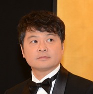 月亭方正、妻とお揃いコーデでディズニー満喫 顔出し夫婦ショットに「奥さんお綺麗」「仲良し感がすごい」と反響