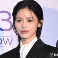 安斉星来、美デコルテ際立つオフショルドレス姿に絶賛の声「目がくらむほど綺麗」「まさに女神」