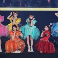 FRUITS ZIPPER「カワコレ TGC」大トリで6曲ノンストップパフォーマンス “音響ハプニング”も笑顔で乗り越える【セットリスト】