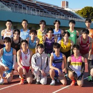 小林虎之介・菅生新樹・庄司浩平ら、学生キャスト18人勢ぞろい写真が初解禁 陸上競技場トラックに集結【俺たちの箱根駅伝】