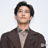 佐野岳、息子抱っこショット公開に反響「息子さんとの温度差が可愛い」「嬉しさがビシビシ伝わってくる」の声