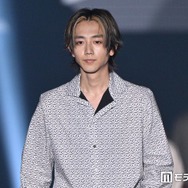 駒木根葵汰、パリは「地獄のような世界」現地で遭遇したデモの“恐怖”を伝える「顔を覆った群衆が劇場の周りを…」