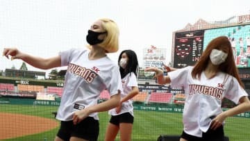 韓国で少年がやった！「自分がボールになる始球式」がかわいい