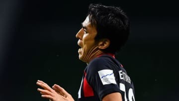 長谷部、ブンデスでアジア人最多タイ出場達成！喜びのエアギターがこれ