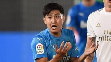 韓国の“天才”イ・ガンイン、一発退場！レアル主将を「3連続」蹴り付けたシーンがこれ