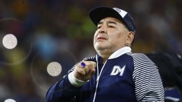 マラドーナ、「イカツイ違法改造車で乗り付ける」映像で物議