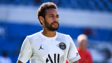 ネイマール、PSG選手を瞬殺！さりげない「足裏テク」がこれ