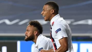 エムバペとネイマールの半裸も！PSG、CL決勝進出の「お祭り」がこちら