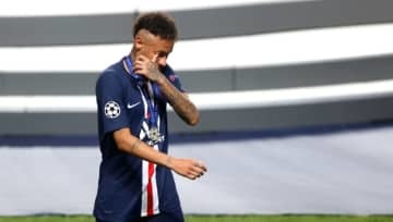 PSG、涙のCL準優勝　失意のネイマールらはこんな大歓迎をされていた