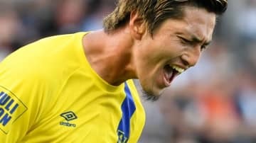 鈴木優磨、ベルギーで荒ぶる！相手選手・相手監督との「バトル」がこれ