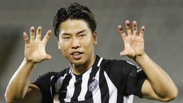 浅野拓磨、セルビアでハットトリックの大暴れ！味方の「やさしすぎるパス」がこれ