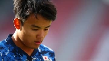 久保建英、日本代表初ゴール未遂！「驚きのフリーキック」がこれ