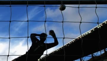 親善試合でミスした22歳DF、味方に暴行され死亡