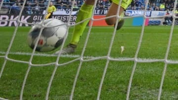 前線上がったGK、起死回生のゴール！→戻れずロングシュート決められて負ける