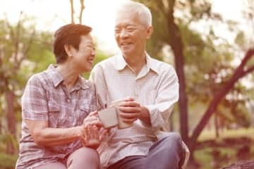 2019年の「年金財政検証」には、20年後の年金受給の代替率が2019年の88％程度に低下する、との予測があります。老後貯金の自助努力は必須です。