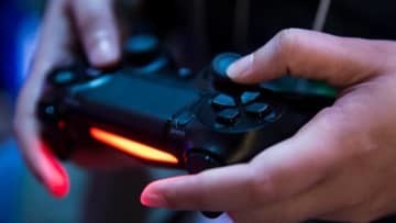 ゲームでもこりゃすげぇ！「FIFA21」でとんでもない“GKゴール”が生まれる