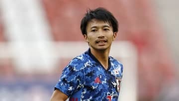 柴崎岳、写真撮影中の「あざとい技」に総ツッコミを食らう