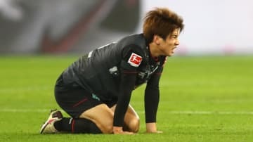 190cm88kgを弾き飛ばす！大迫勇也の「鬼フィジカルアシスト」がすごい