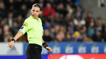 史上初！UEFAチャンピオンズリーグ、初めて女性審判が主審を担当