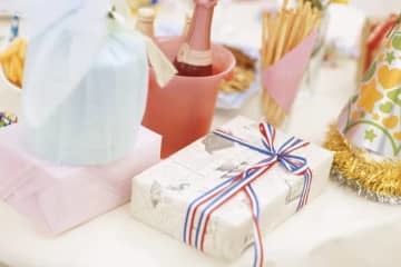 食事券やギフト券、店舗の買い物券や割引券、クオカード、自社製品など、企業は様々な株主優待を導入しています。株主優待を導入している会社の株主になるのも、老後対策になりますよ。
