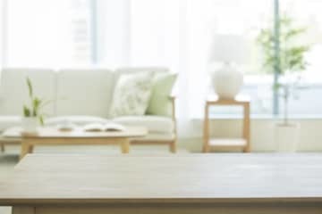 定年後の生活において主な収入源は「年金」ですが、それだけでは生活費をまかなうことができない人も多いのが現実。そこで頼りになるのが「退職金」です。