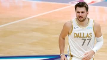 こりゃすげぇ！元レアル・マドリーのNBAスター、足での「神トラップ」がうますぎる