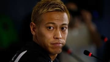 本田圭佑、「生配信」でポルティモネンセ移籍を発表