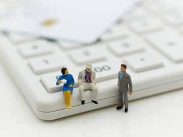 「サラリーマン1万人アンケート2020」によると、退職後の生活資金の準備額を0円と回答した人が36.7％というショッキングな結果が！