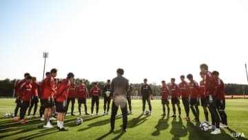 いまの日本代表、選手たちはこんな感じで練習ウェアやジャージ類を貰う