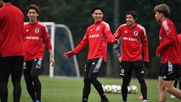 南野拓実に大迫勇也も！日本代表の「フットバレー」バトルがおもしろい