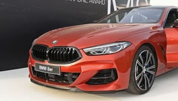 ミラン、BMWとパートナー契約！赤黒のマシンがクール
