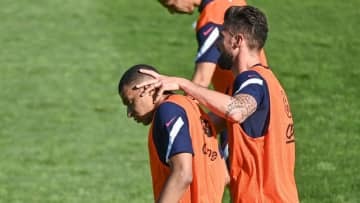 エムバペとジルーに不仲説…「インザーギにうんざり」の謎発言も