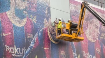PSG移籍のメッシ、「バルセロナの壁画削除シーン」がこちら