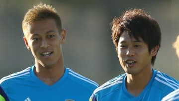 本田圭佑にムシされる！？ 内田篤人「一切連絡ない」とぼやく