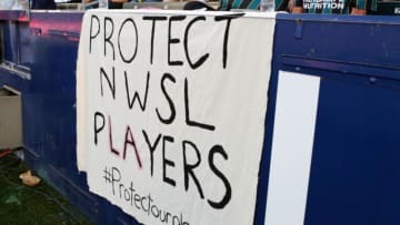 米女子サッカー、指導者の性的虐待に抗議…試合を中断し「円陣」作る