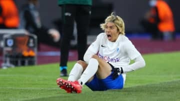 伊東純也の交代に大ブーイング！伊東の大ファンであるヘンク監督が交代理由を説明