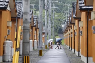 熊本県人吉市の仮設住宅＝7月