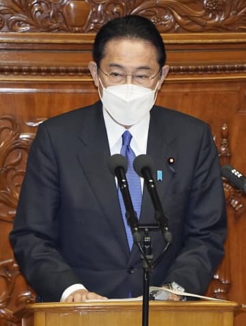 衆院本会議で立憲民主党の泉代表の代表質問に答弁する岸田首相＝8日午後