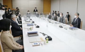6日に開かれた安定的な皇位継承策を議論する有識者会議＝首相官邸