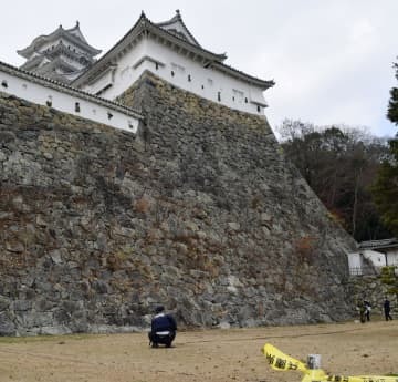 姫路城で「すす払い」をしていた陸上自衛隊員が落下した現場＝21日午前、兵庫県姫路市